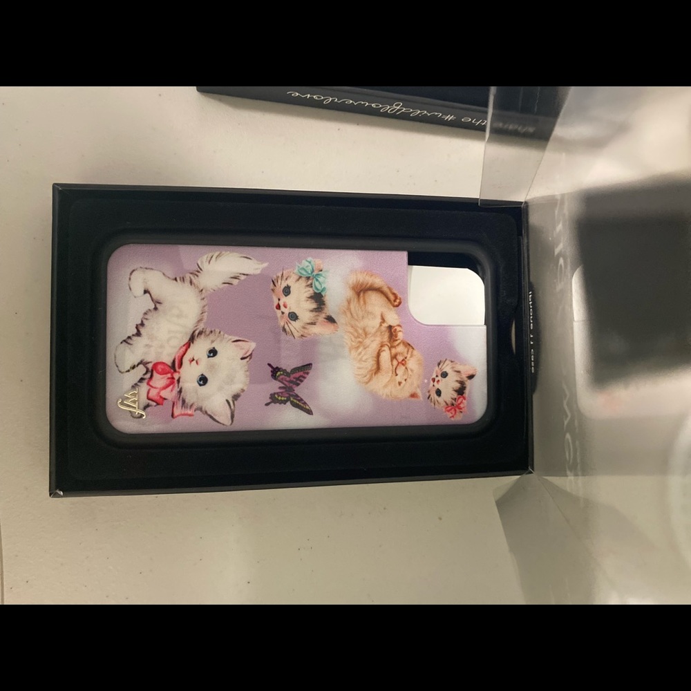 IPHONE 11 Wildflower Kitty Case